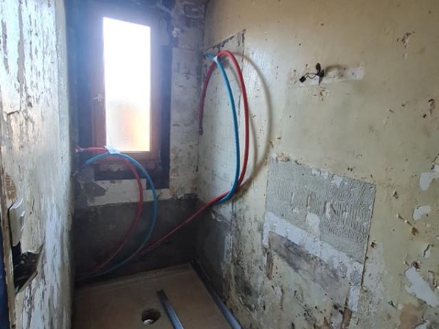 rénovation complète  d'une salle de douche haute gamme sur barentin. - Avant